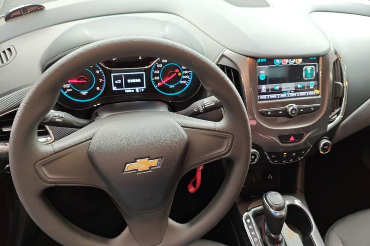 Used Chevrolet Cruze 2017 1.5L Automatic Pioneer Sunroof Edition Center Console