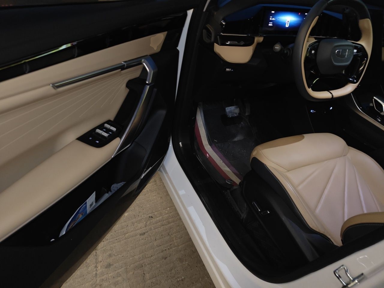 Geely Auto FX11 2023 1.5TD DCT Prestige Edition — снимка 16