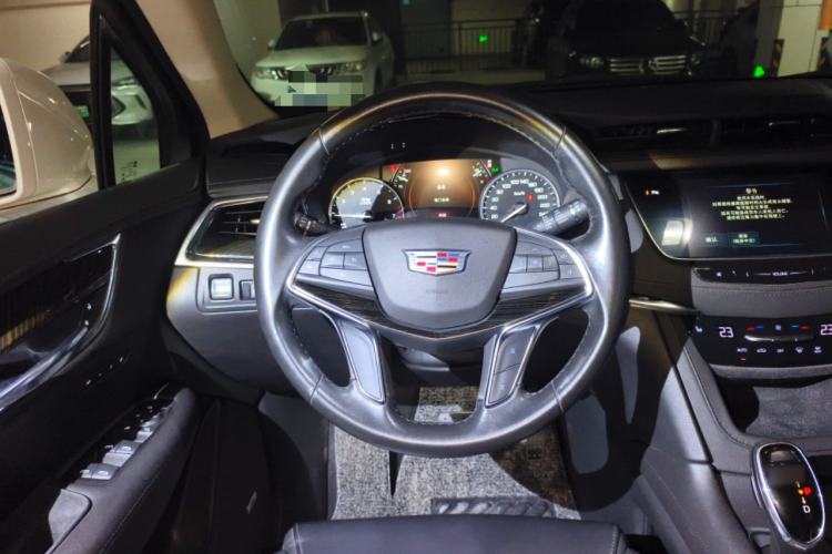 Used Cadillac XT5 2018 25T Luxury Model Steering Wheel