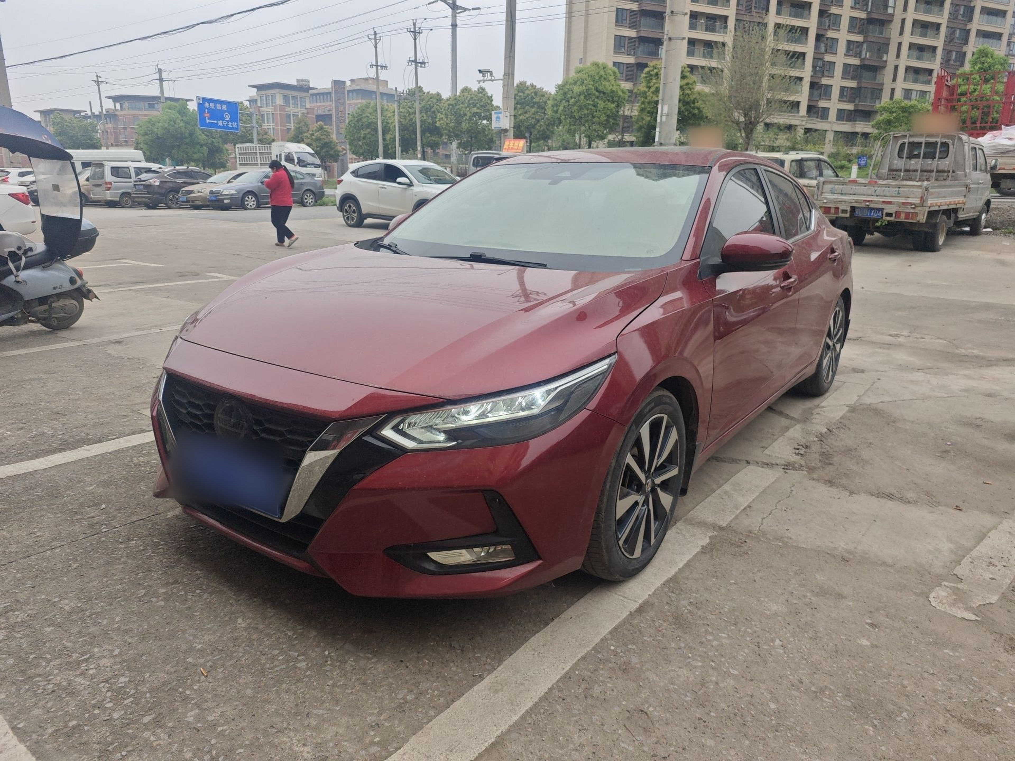 تحت مقدمة السيارة