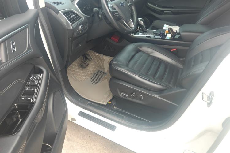 Used Ford Edge 2016 EcoBoost 245 Two-Wheel-Drive Titanium 7-Seater Driver Seat