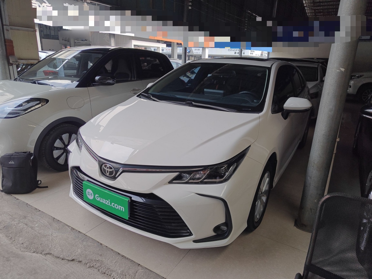 تحت مقدمة السيارة