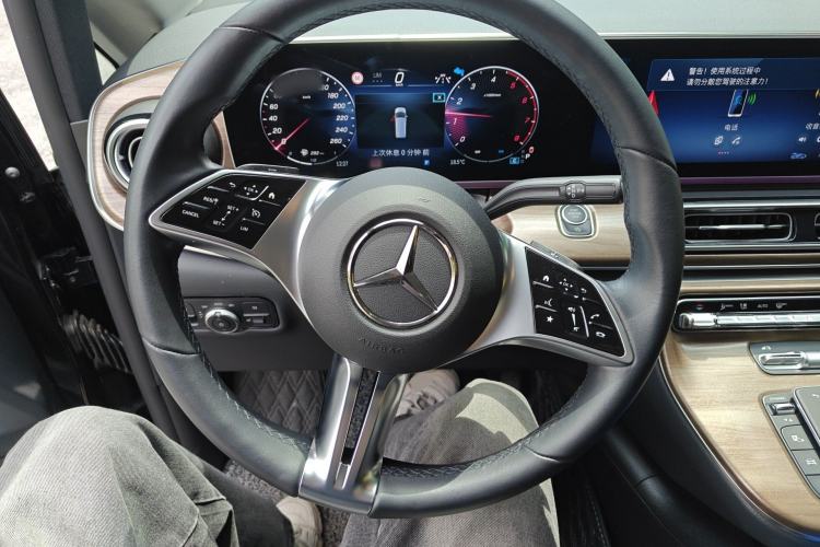 Used Mercedes-Benz V-Class 2024 V 300 Pilot Edition Steering Wheel