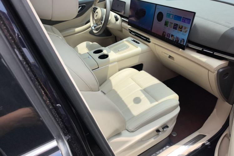 Used VOYAH Dream 2025 PHEV Four-Wheel-Drive Flagship Kunpeng Edition Right Front Seat