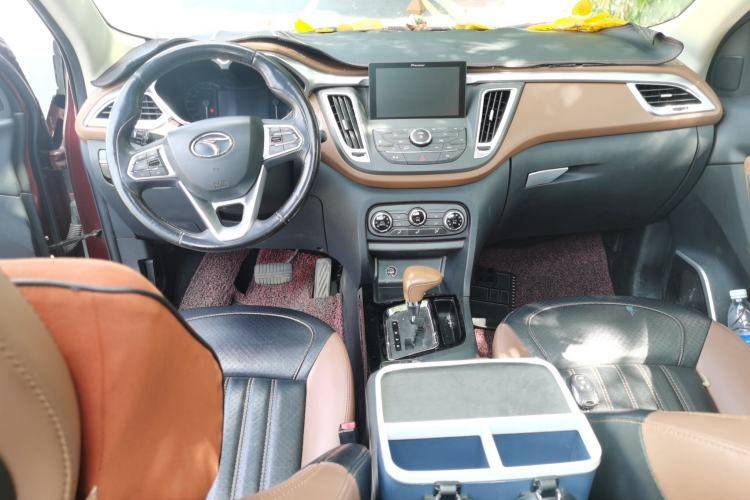 Used Soueast DX7 2015 1.5T Automatic Luxury Model Center Console