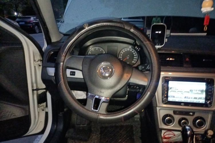 Used Volkswagen Gran Lavida 2013 1.6L Automatic Fashion Model
