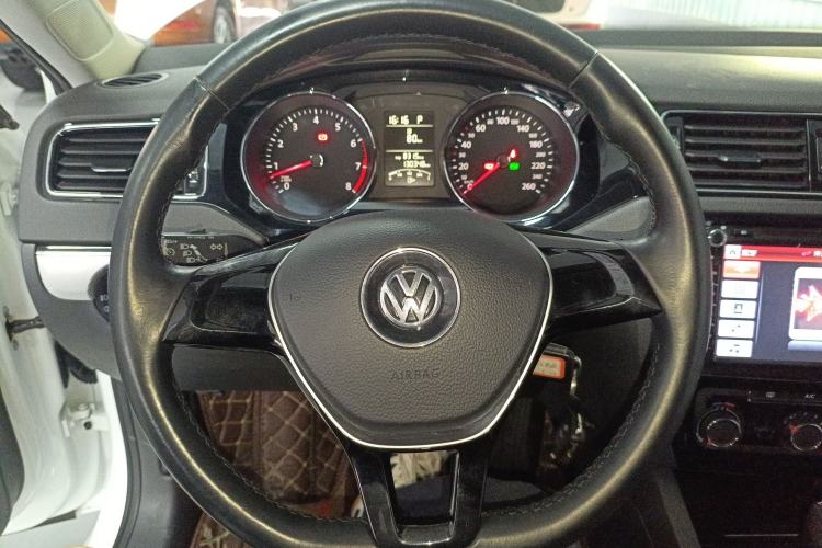 Used Volkswagen Sagitar 2015 1.6L Automatic Comfort Model
