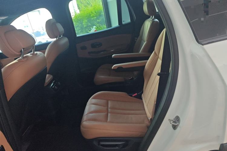 Used Nio ES8 2022 75 kWh Signature Edition Six-Seater Left Rear Seat