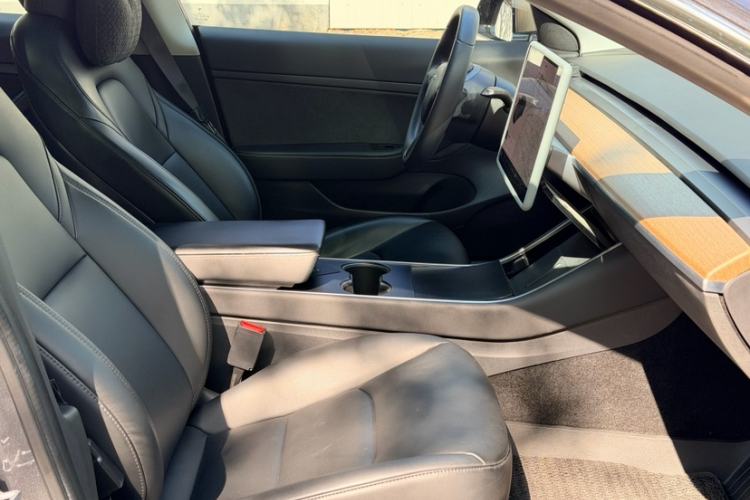 Used Tesla Model 3 2020 Long-Range Rear-Wheel-Drive Version
