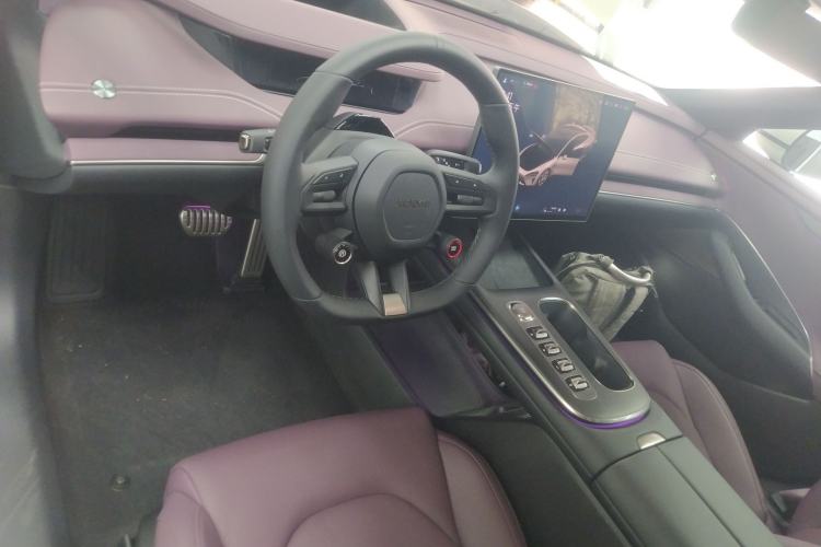 Used Xiaomi Auto SU7 2024 Four-Wheel Drive Ultra-Long Range Advanced Intelligent Driving Max Edition Center Console