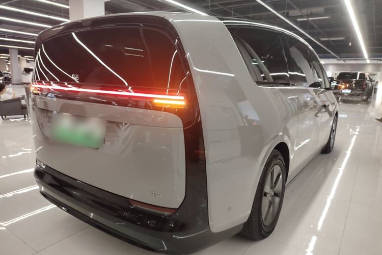 Used Li Auto MEGA 2024 Ultra Model
