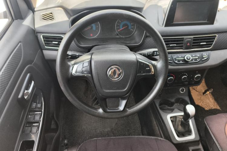 Used Dongfeng Fengon 330 2019 1.5L 330S Manual Comfort Version China VI Standard Steering Wheel
