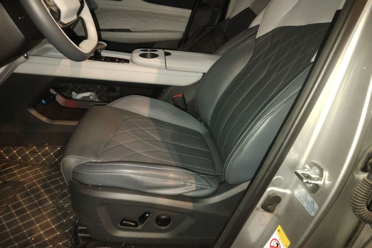 Used Changan UNI-Z New Energy 2024 Blue Whale Smart Electric iDD 125km Excellence Model
