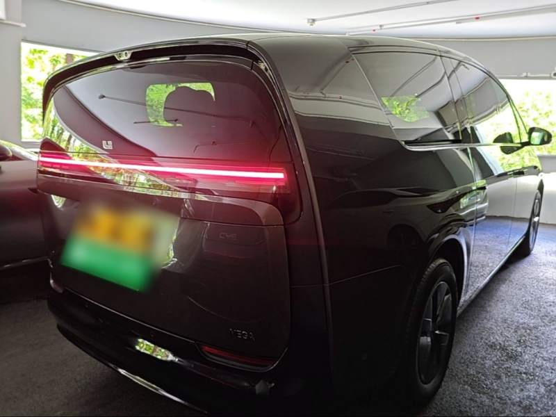 Used Li Auto MEGA 2025 Home Family Special Edition — 6