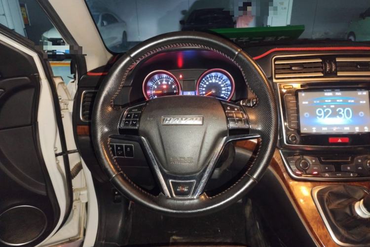 Used Haval H6 2015 Revised Version Sport Edition 1.5T Manual Transmission Two-Wheel Drive Elite Grade
