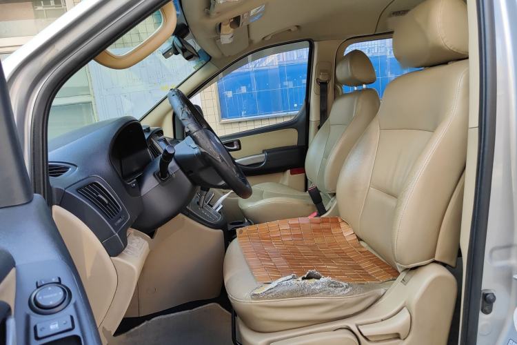 Used Hyundai H-1 Starex 2011 2.4L Luxury Edition Left Front Seat