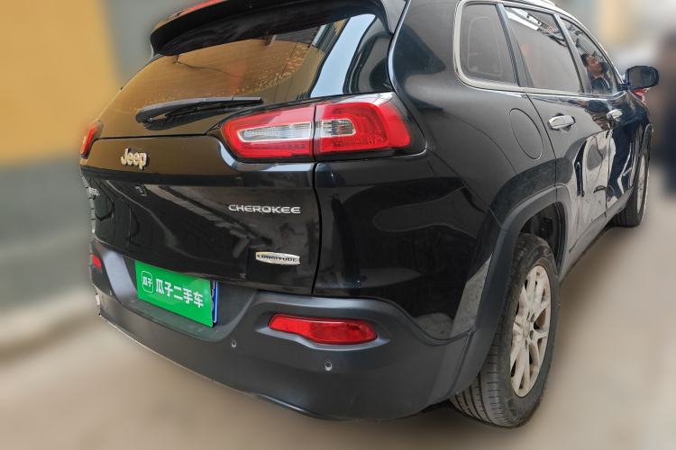 Used Jeep Cherokee 2016 2.0L Superior Edition