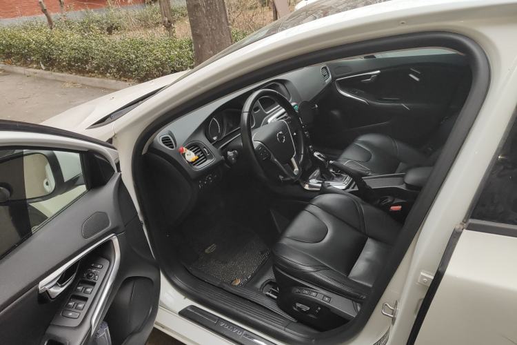 Used Volvo V40 2017 T3 Zhiyi Edition