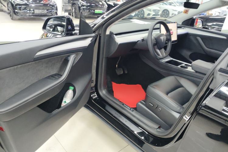 Used Tesla Model Y 2023 Rear-Wheel-Drive Version
