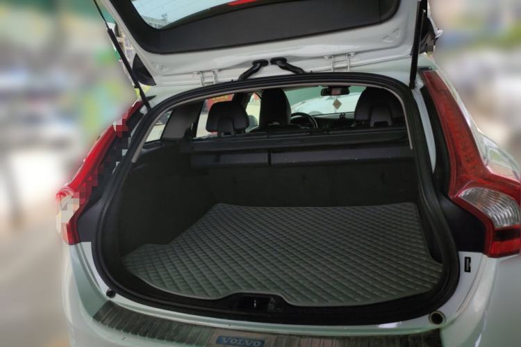 Used Volvo V60 2015 T5 Zhiyi Edition Trunk