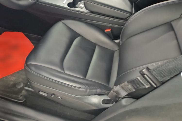 Used Tesla Model Y 2023 Long-Range All-Wheel-Drive Version Left Front Seat