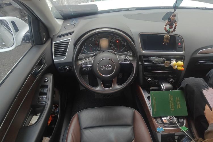 Used Audi Q5 2017 40 TFSI Comfort Model Steering Wheel