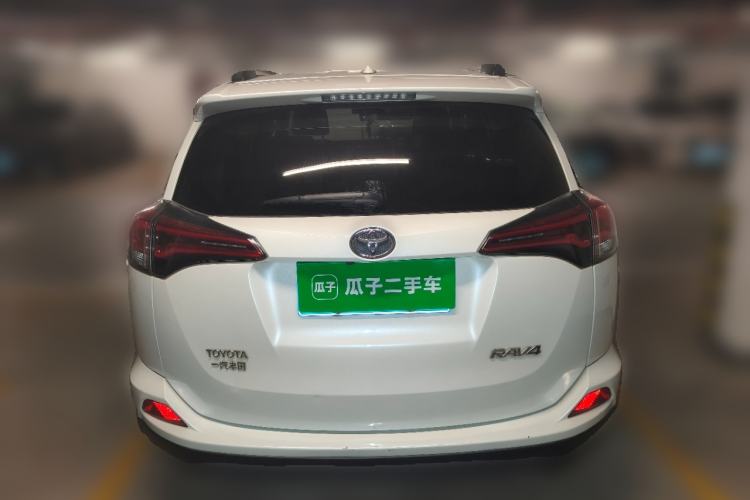 Used Toyota RAV4 2016 2.0L CVT Two-Wheel Drive Fashion Edition China V Standard Rear