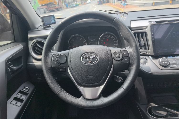 Used Toyota RAV4 2016 2.0L CVT Two-Wheel Drive Smart Edition China V Standard Steering Wheel