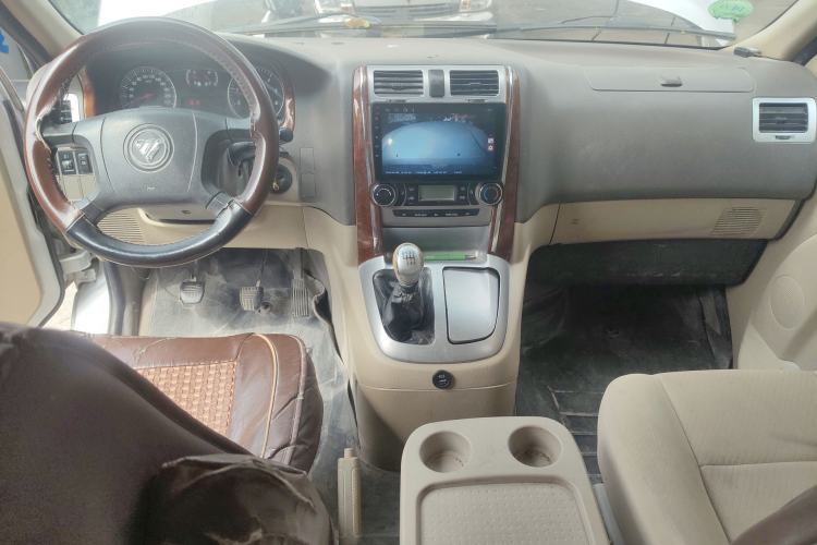 Used Foton Scenic G5 2022 2.0T Diesel Business & Travel Van 7/9 Seats 4F20TC3 Center Console