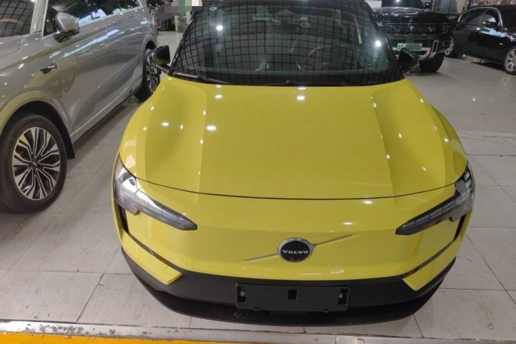 Used Volvo EX30 2025 Rear-Drive Long-Range Version Ultra Front