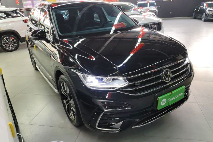 Used Volkswagen Tiguan L 2024 330TSI Automatic Two-Wheel Drive R-Line Enhanced Edition Front Right 45 Deg