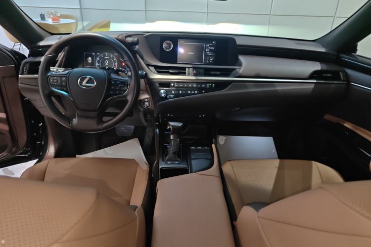 Used Lexus ES 2020 200 Excellence Edition
