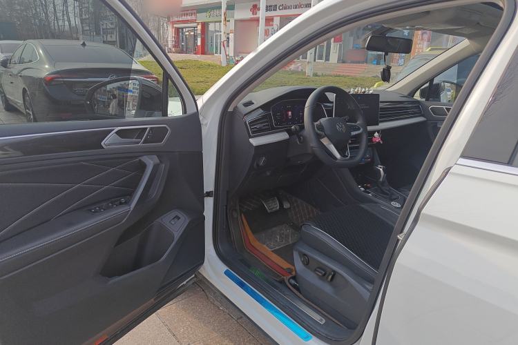 Used Volkswagen Tiguan L 2024 Outstanding Model 300TSI Automatic Two-Wheel Drive Longteng Edition Driver Seat