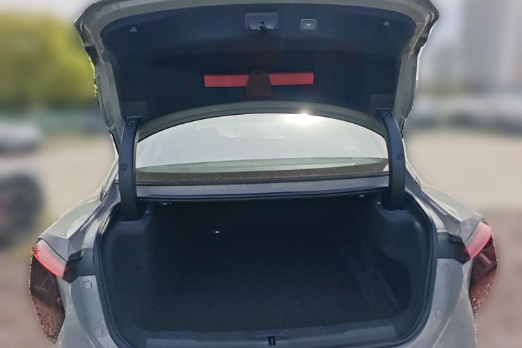 Used Hongqi EH7 2024 690 Pro Trunk