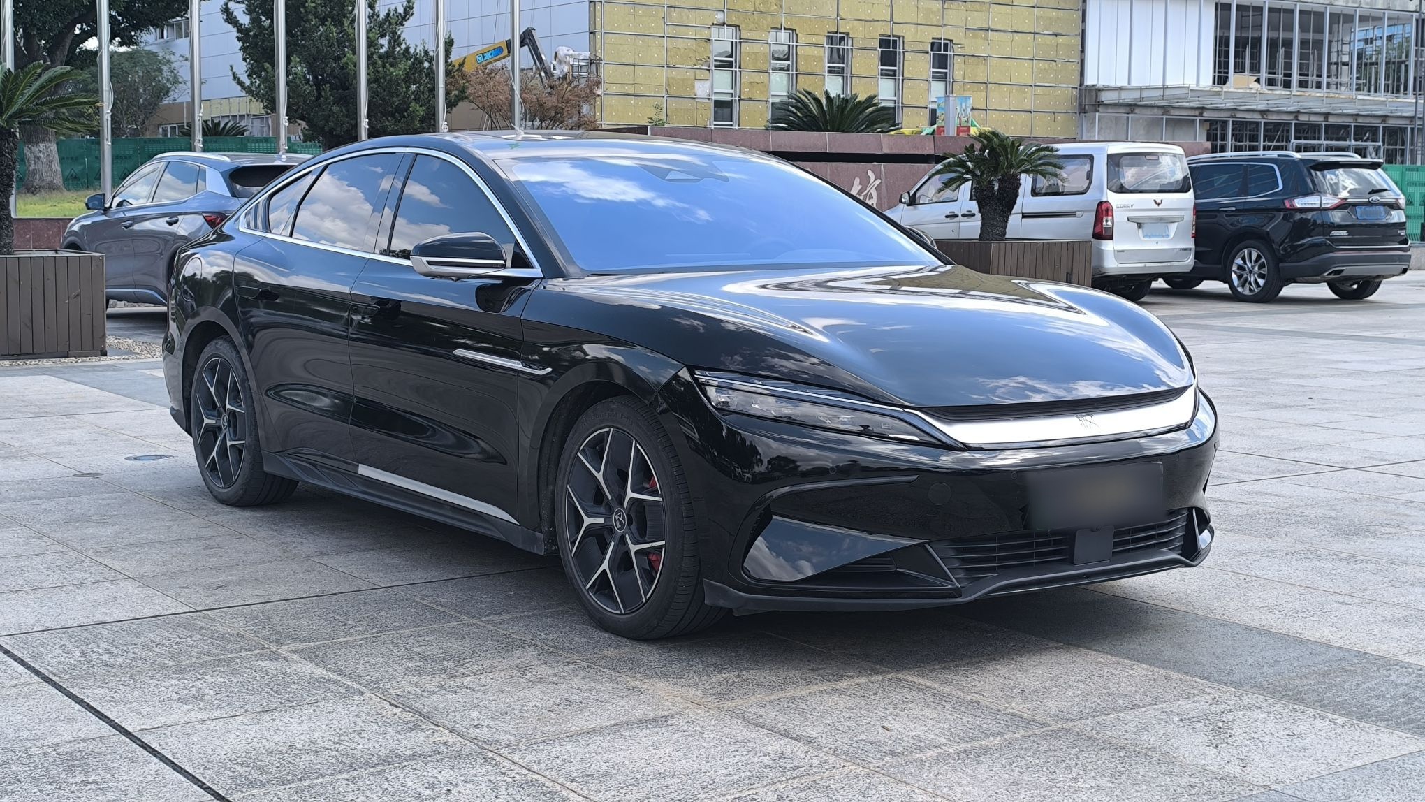 BYD Han 2022 EV Genesis Edition 715KM Front-Wheel-Drive Prestige Model — снимка 13