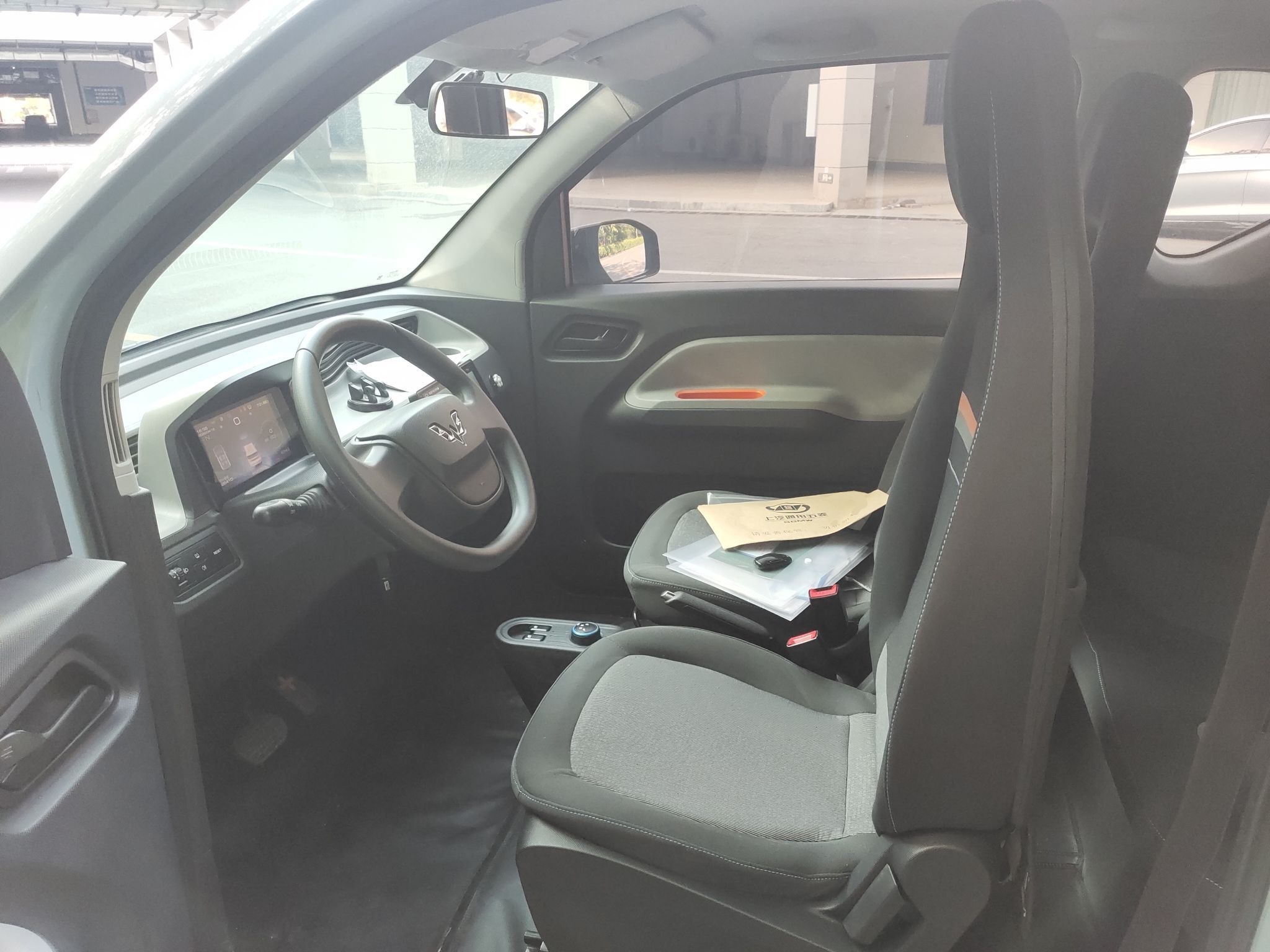 Переднее сиденье в автомобиле