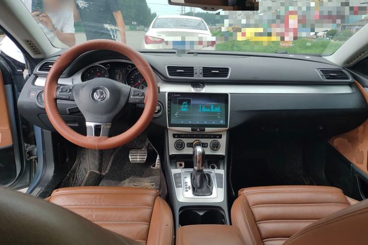 Used Volkswagen FAW-Volkswagen CC 2011 1.8TSI Luxury Model Center Console