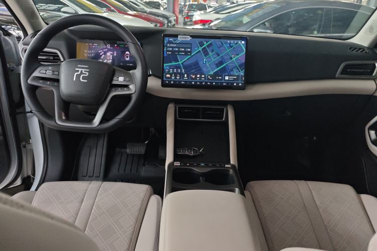 Used BYD Yuan UP 2025 Intelligent Driving Version 401 KM Dynamic Edition Center Console