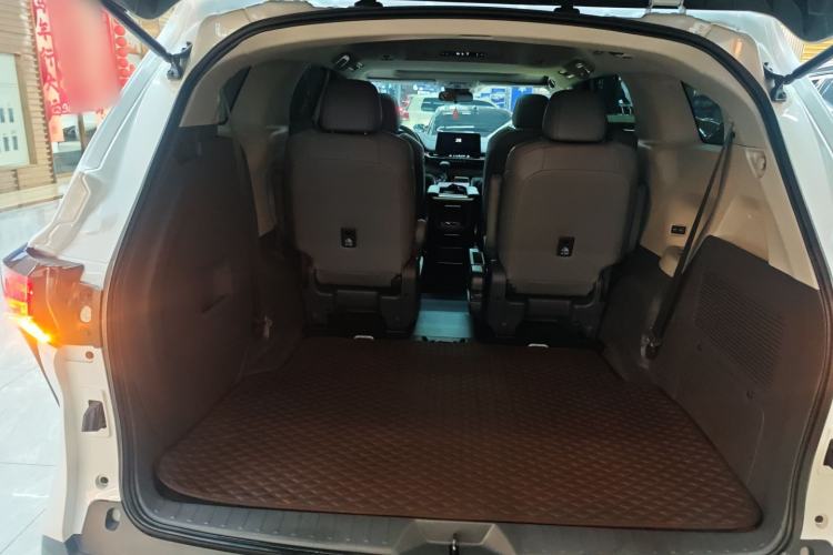 Used Toyota Granvia 2024 2.5L Hybrid Comfort Edition Trunk