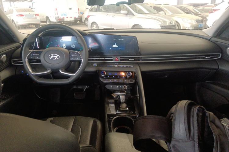 Used Hyundai Elantra 2023 1.5L CVT LUX Prestige Edition