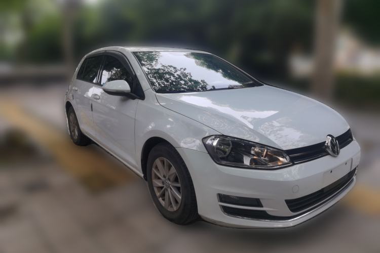 Used Volkswagen Golf 2016 1.6L Manual Fashion Edition Front Right 45 Deg