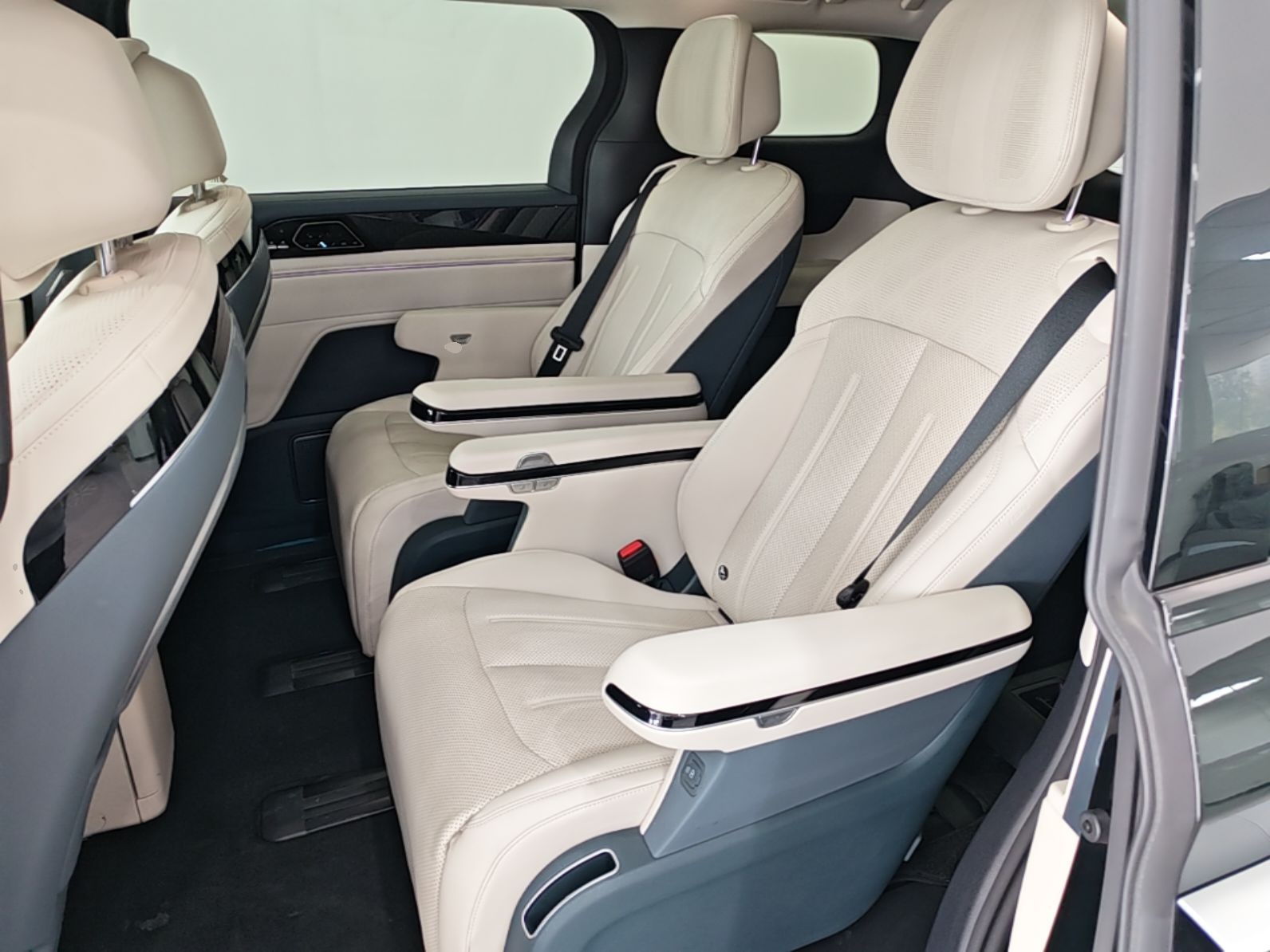 BYD Xia 2026 DM-i 1.5T 218KM Excellence Edition — снимка 20