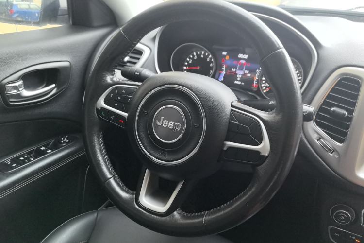 Used Jeep Compass 2017 200T Automatic Family Edition Steering Wheel