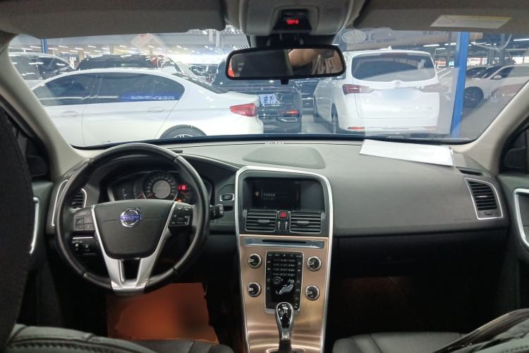 Used Volvo XC60 2015 T5 Smart Upgrade Model Center Console