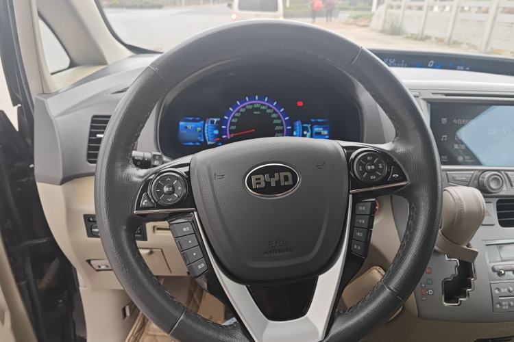 Used BYD M6 2015 2.4L Automatic Prestige Edition