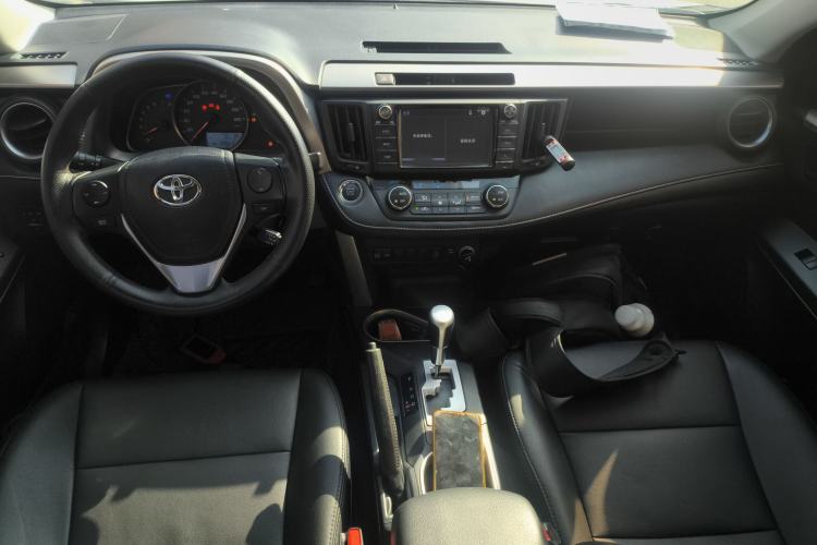 Used Toyota RAV4 2016 2.0L CVT Two-Wheel Drive Fashion Edition China V Standard
