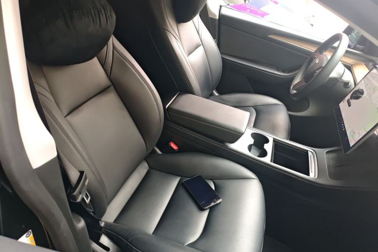 Used Tesla Model Y 2021 Standard Range Rear-Wheel Drive Version Right Front Seat