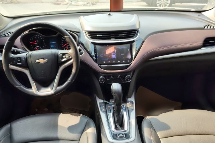 Used Chevrolet Malibu 2018 530T Automatic Fashion Edition Center Console