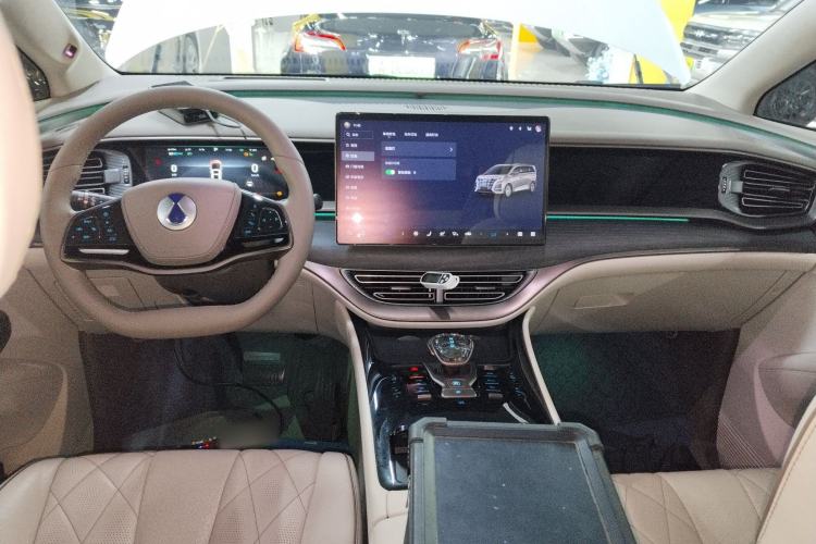 Used Denza D9 2022 DM-i 970 Four-Wheel Drive Flagship Model Center Console