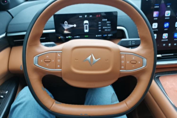 Used Dongfeng eπ eπ008 2025 210 Ultra Range-Extended Version 5 Seats Steering Wheel